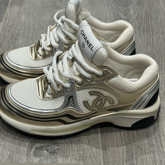 CHANEL White and Gold Sneaker - Picture 5 of 15